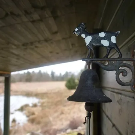 Hut In The Mid. Of Nowhere + Priv Pond+3 Ha